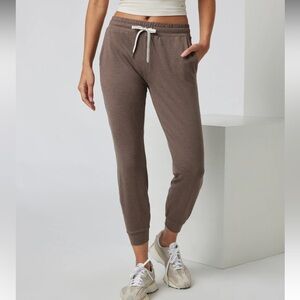 Vuori Women's Fossil Heather Joggers
